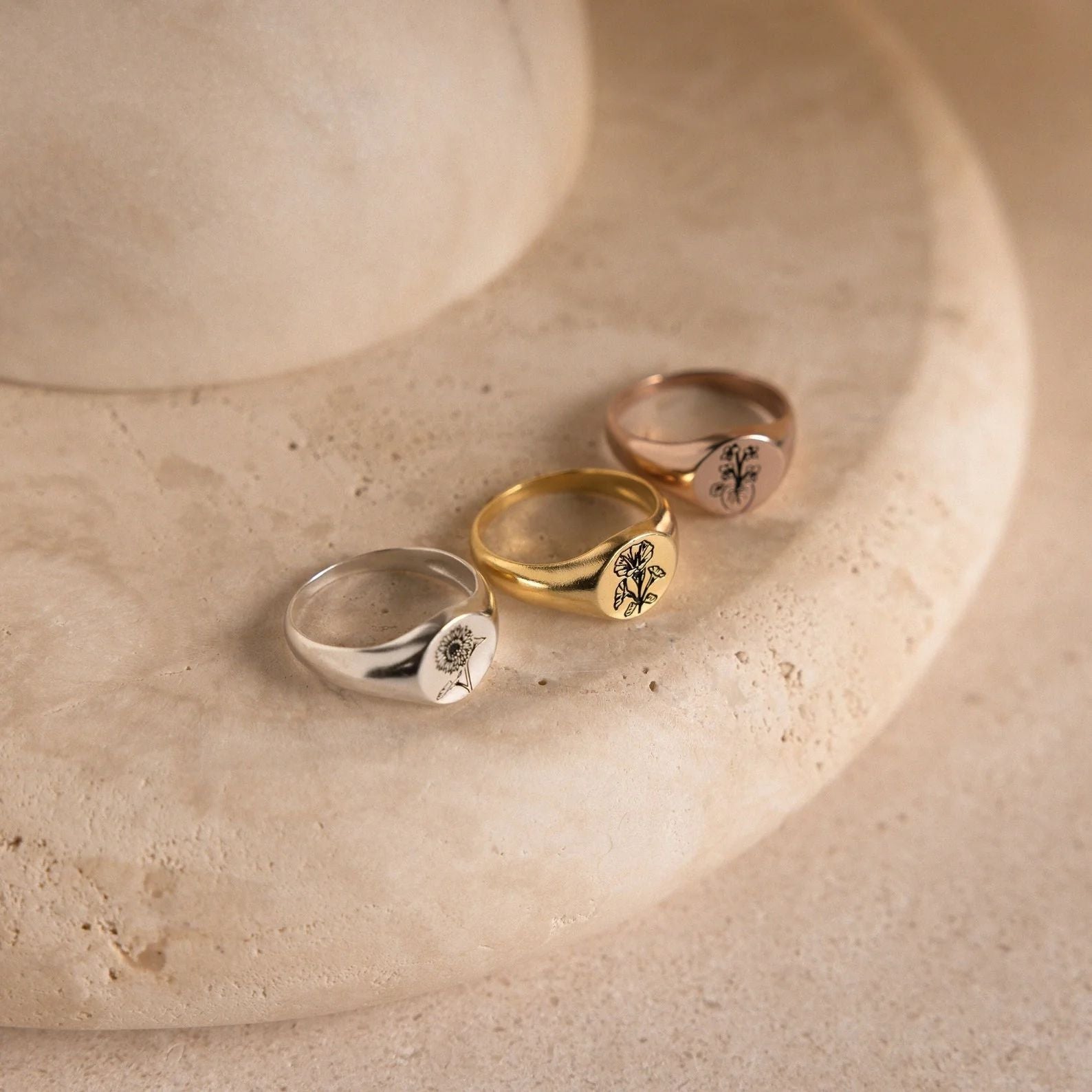 Anillo Signet Birth Flower