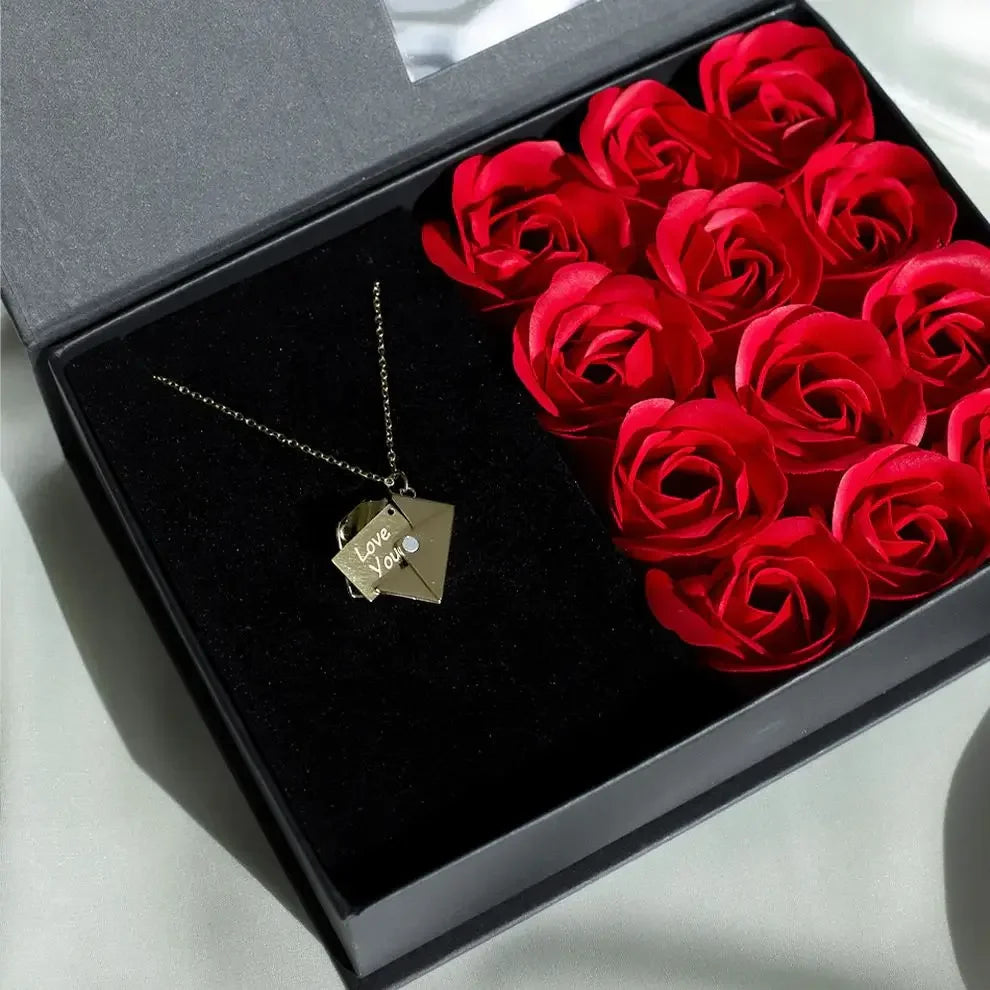 LOVE LETTER COLLAR CARTA DE AMOR