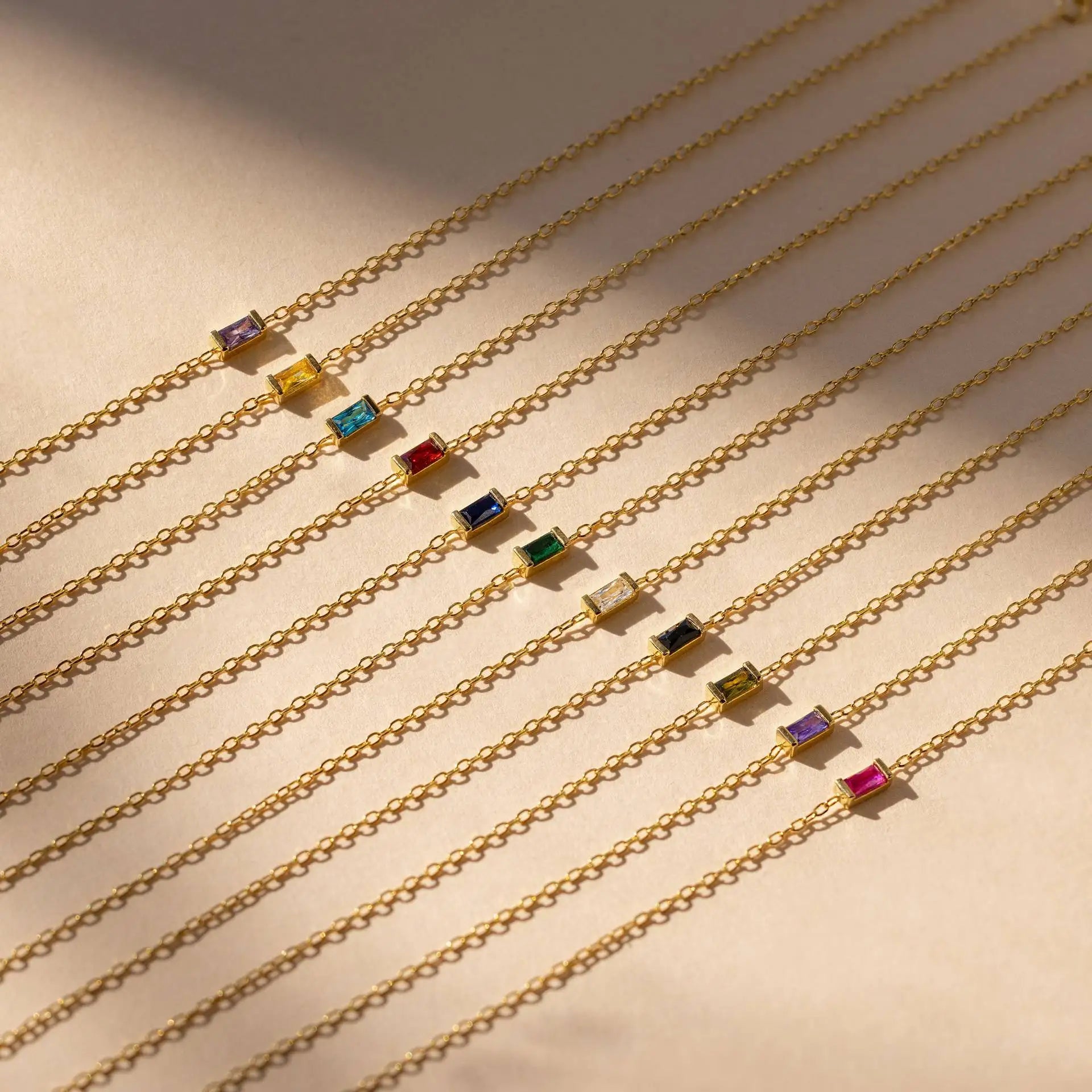 Pulsera Dainty Baguette Birthstone