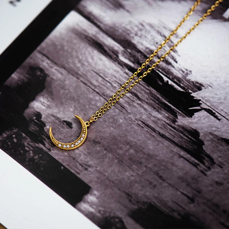 Collar Crescent Moon
