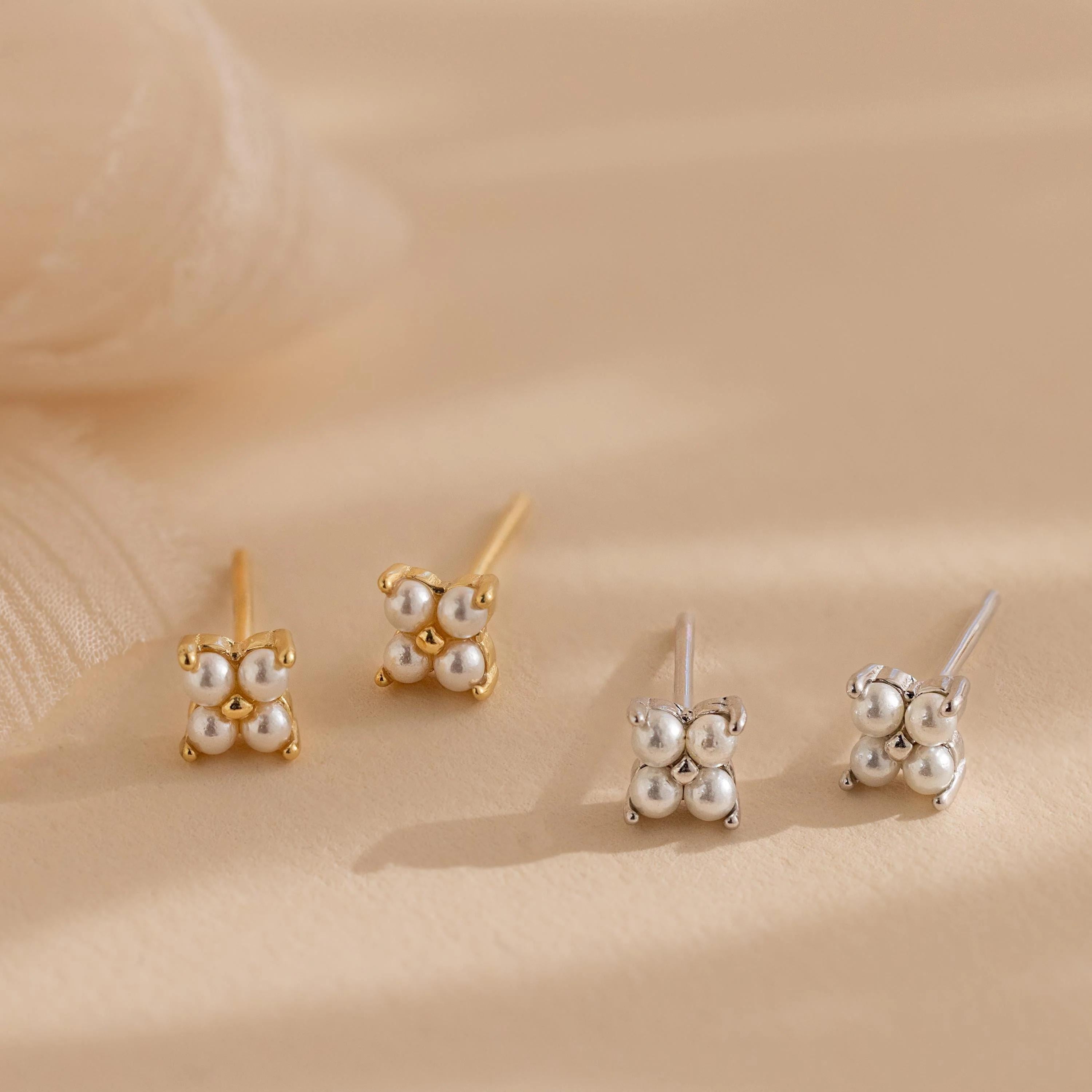 Pendiente Pearl Ivy Flower en Oro