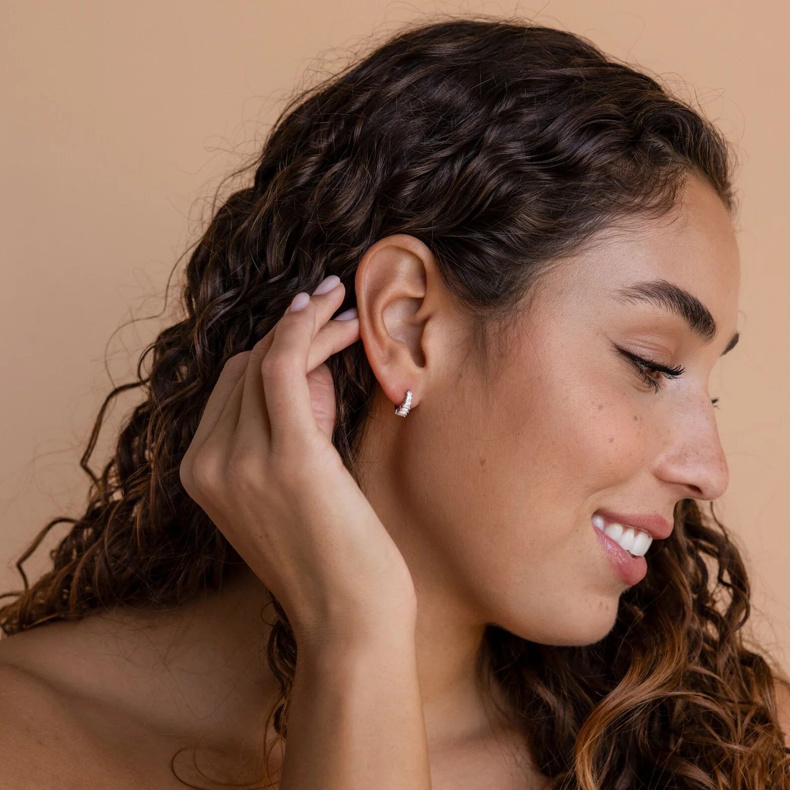 Pendientes Huggies Art Deco en Oro