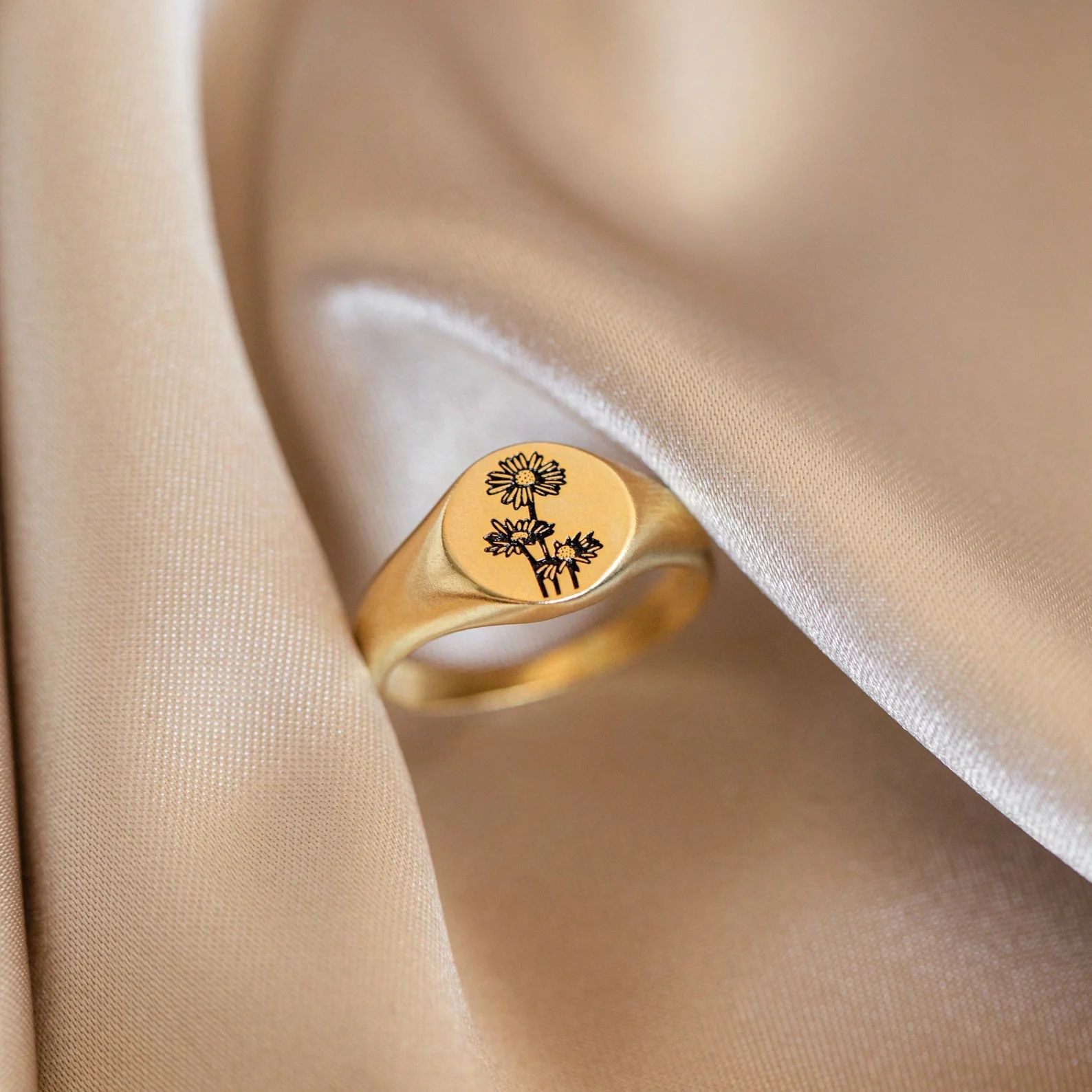 Anillo Signet Birth Flower