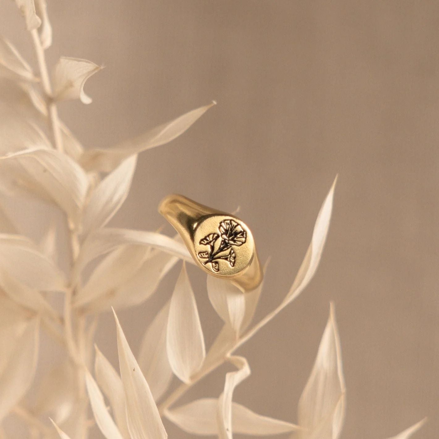 Anillo Signet Birth Flower