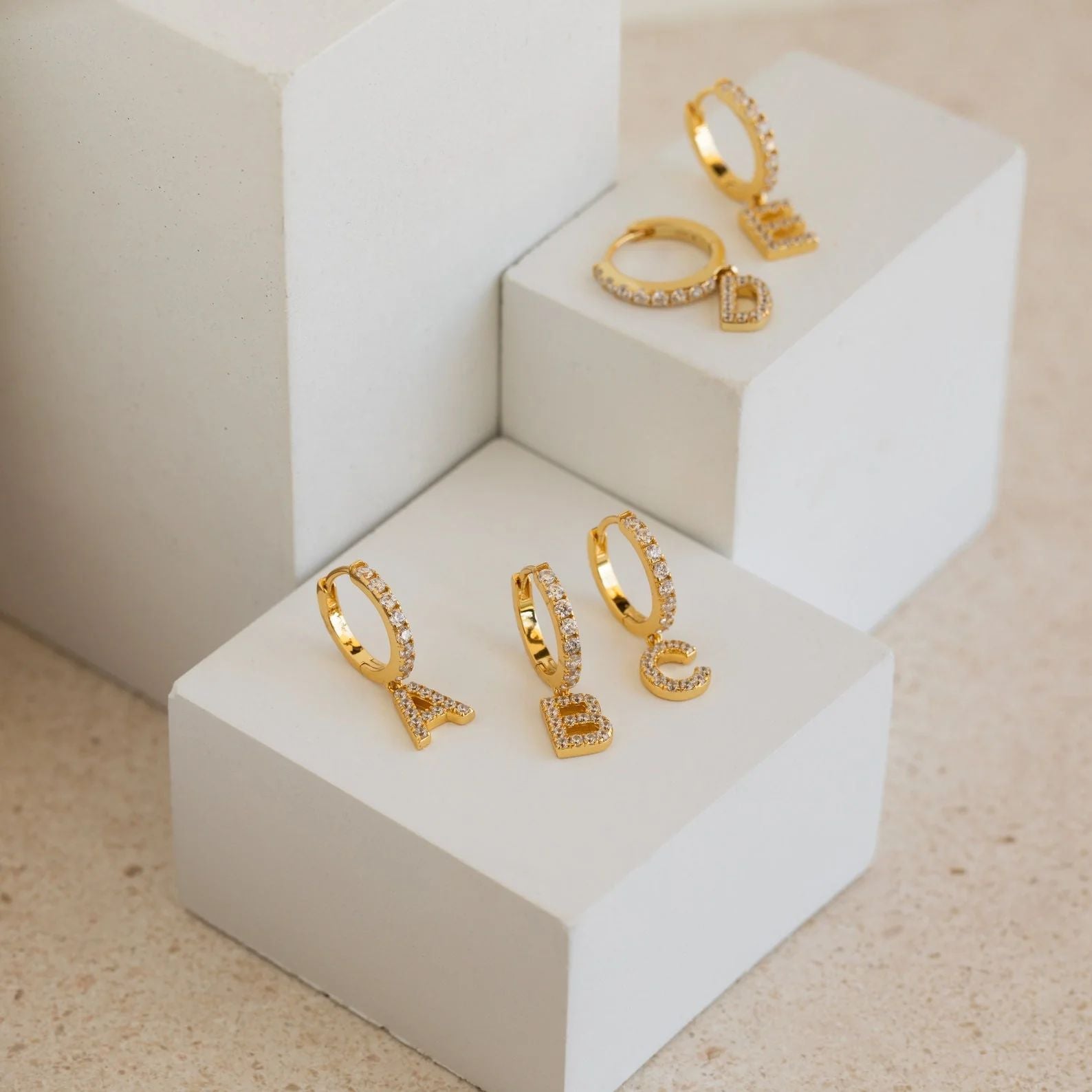 Aros con Inicial y Brillo