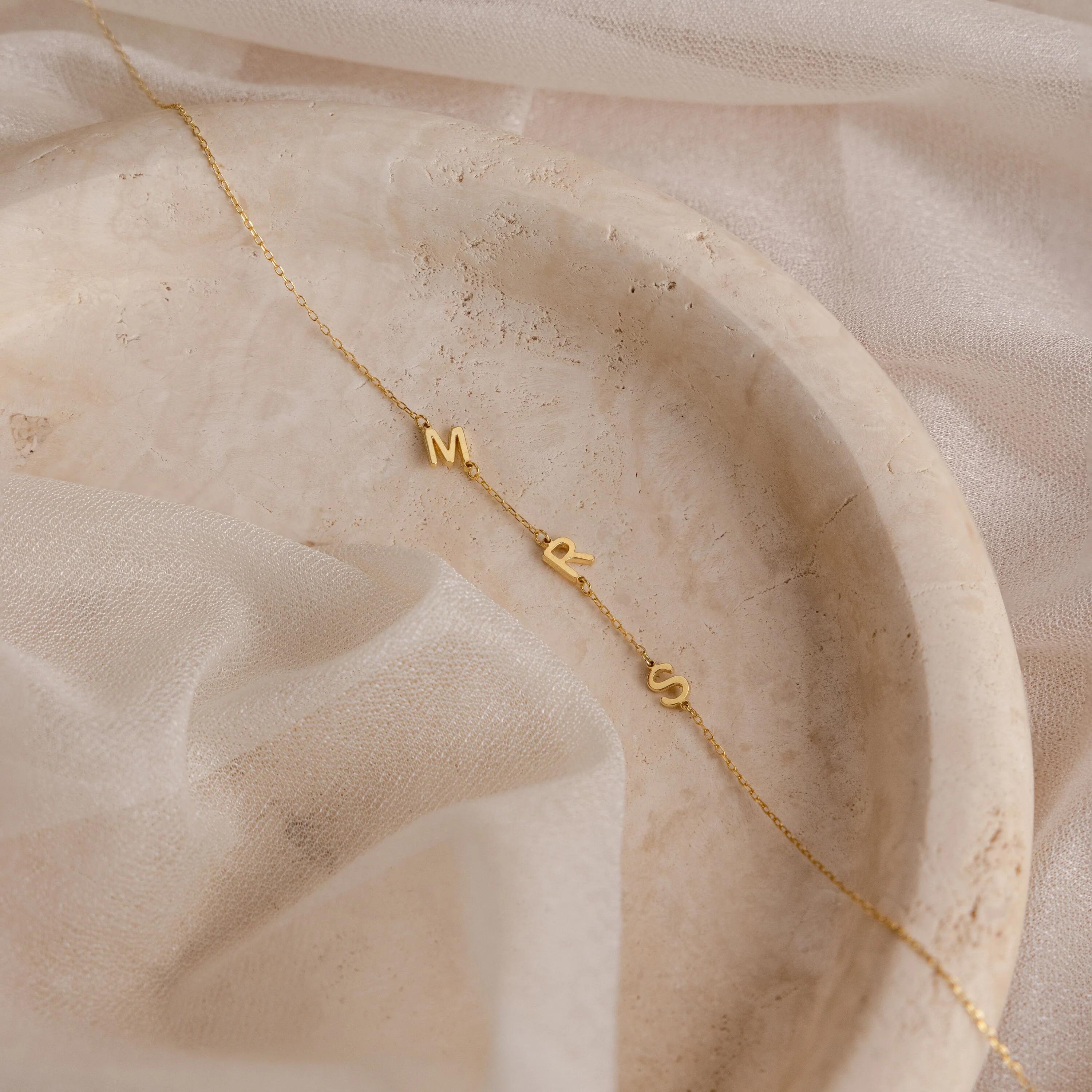 Collar Sideways Initial