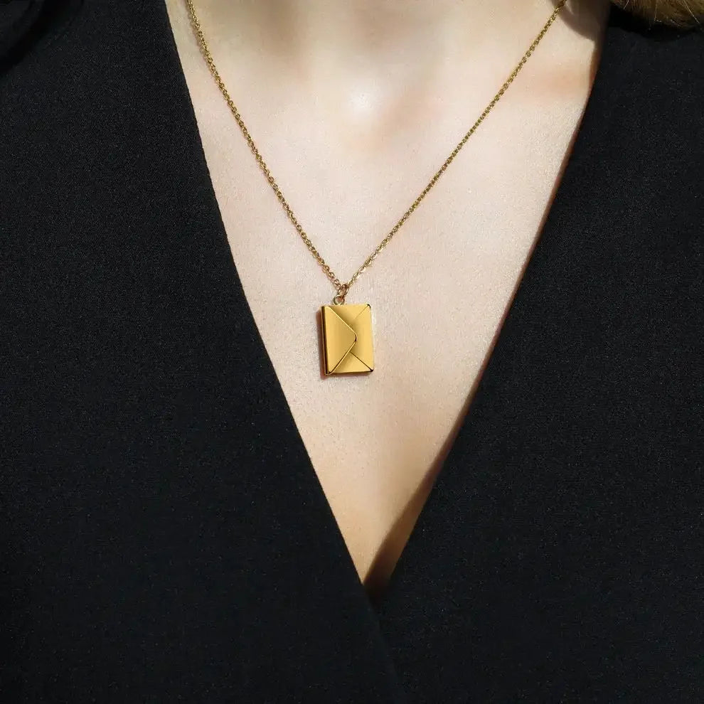 LOVE LETTER COLLAR CARTA DE AMOR