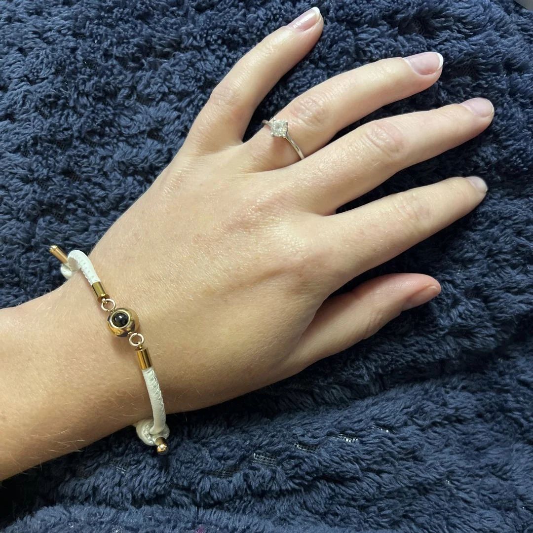 Pulsera de Cuero Proyección — Gift Box